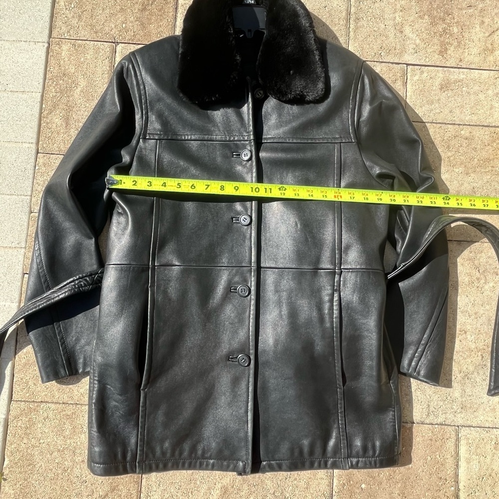SOLD.   .DANIER Buttery Soft Leather Jacket w/ Fur Collar and Belted SZ 6 - 8 - Picture 14 of 16